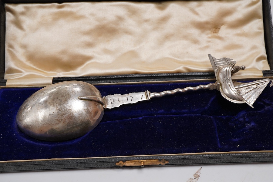 A cased Edwardian Dutch silver spoon, the bowl with applied Amsterdam City crest, the finial modelled as a yacht, import marks for Samuel Boyce Landeck, Chester, 1902, 21.7cm, 2.7oz.